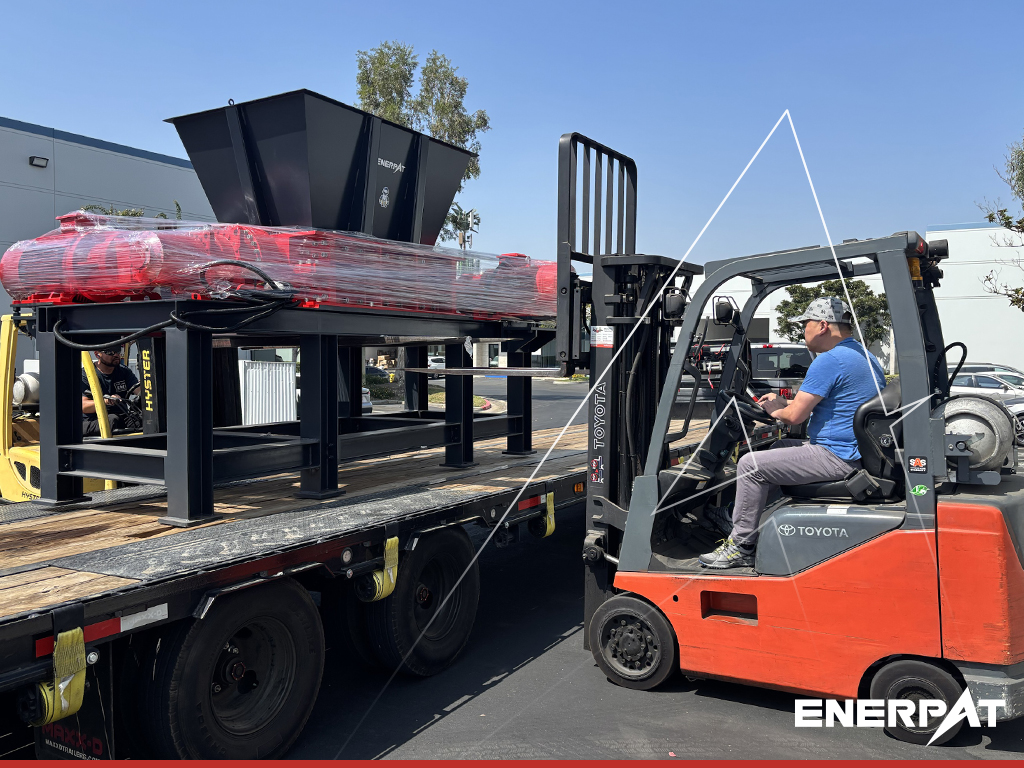 Máquina Trituradora de Caixas de Embalagem Enerpat instalada no Condado de Orange, Califórnia
